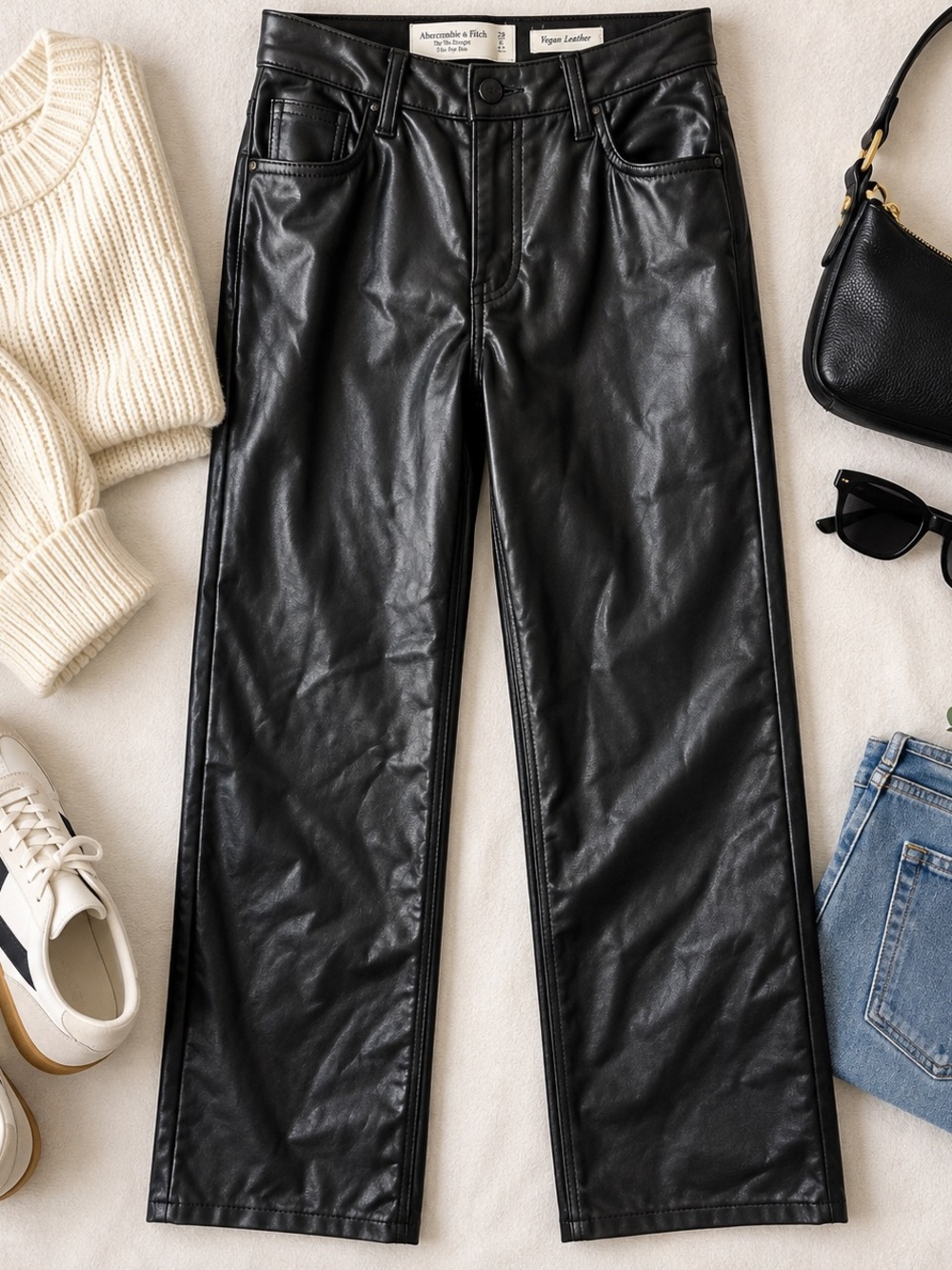 Abercrombie & Fitch ’90s Straight Ultra High Rise Vegan Leather Pants – 29/8L